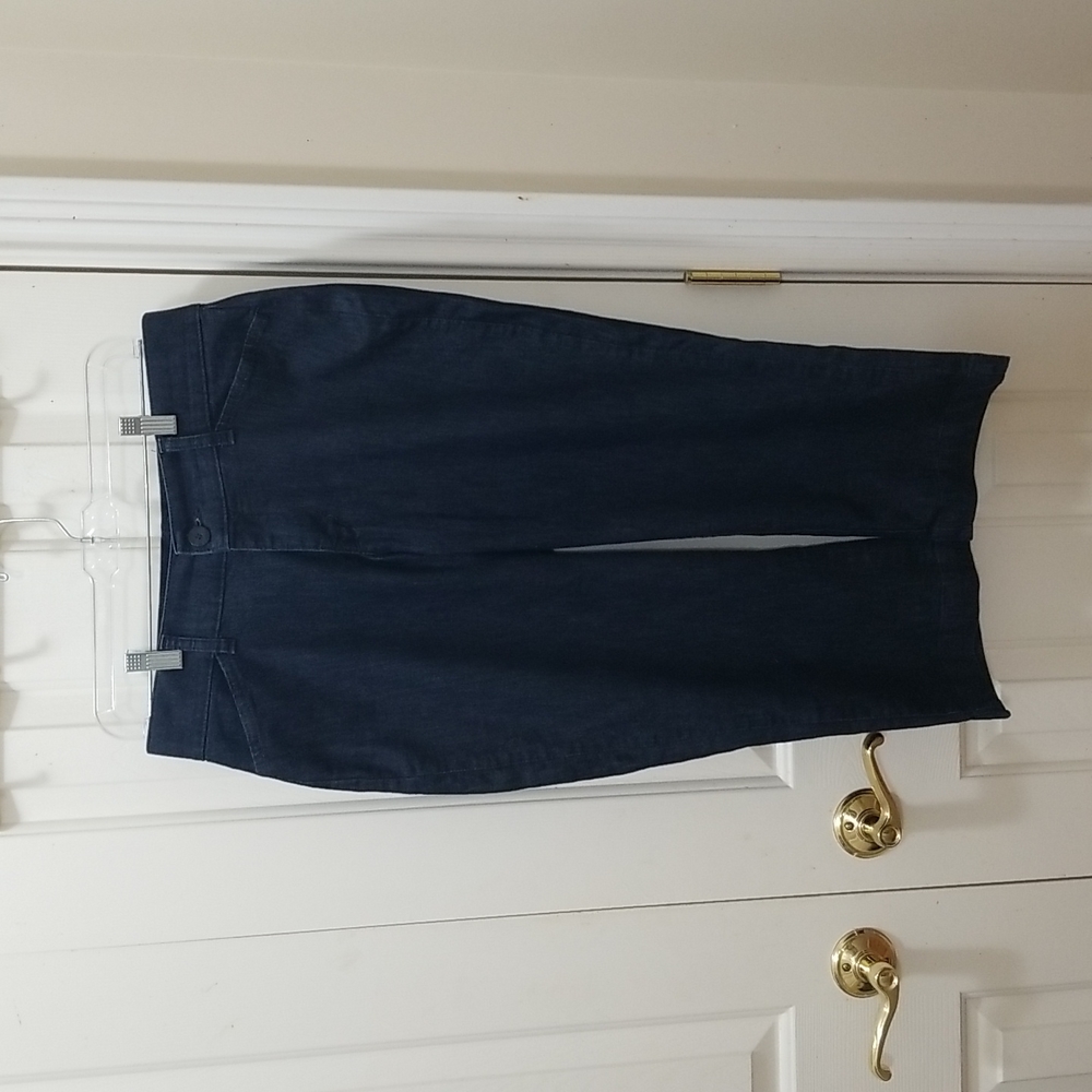 3/$15 Lee blue jean capris sz 8M